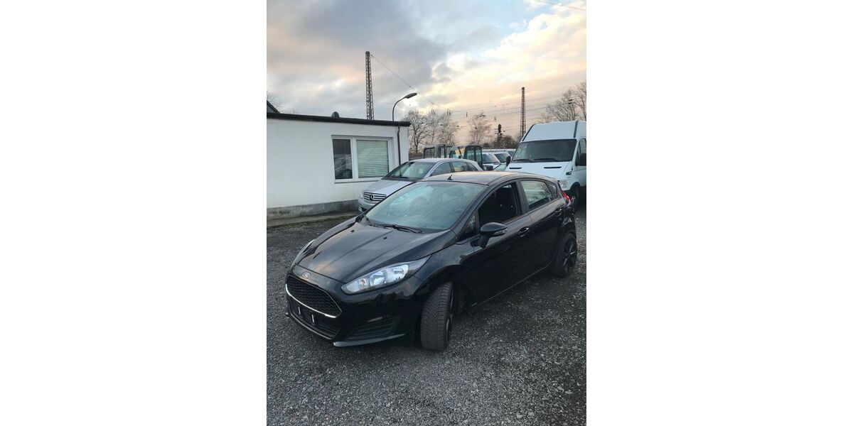 Ford Fiesta 195.000 km 3.950 &euro; Oeventrop 59823